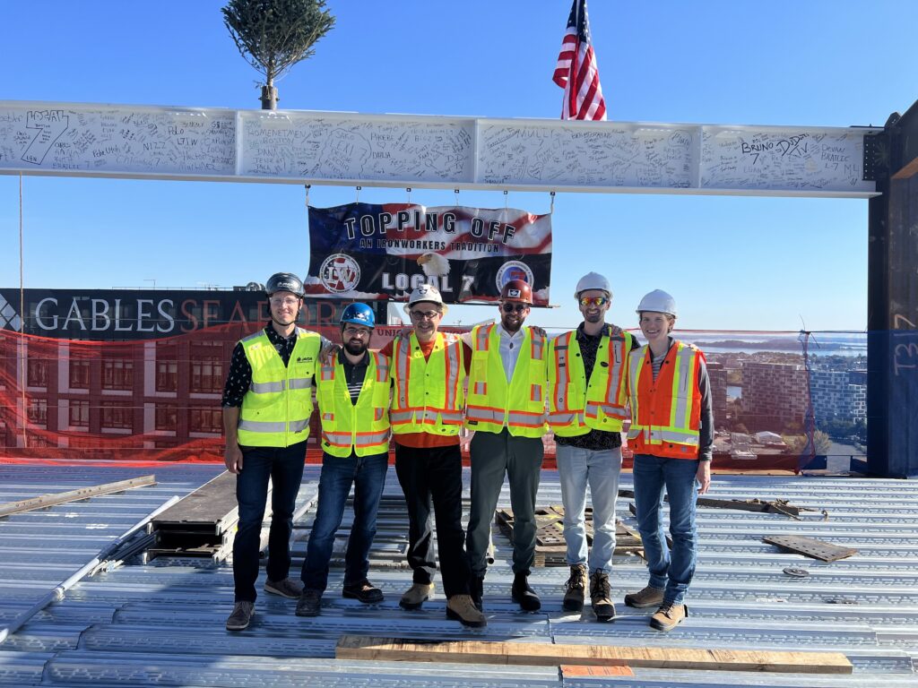The topping-off of 10 World Trade