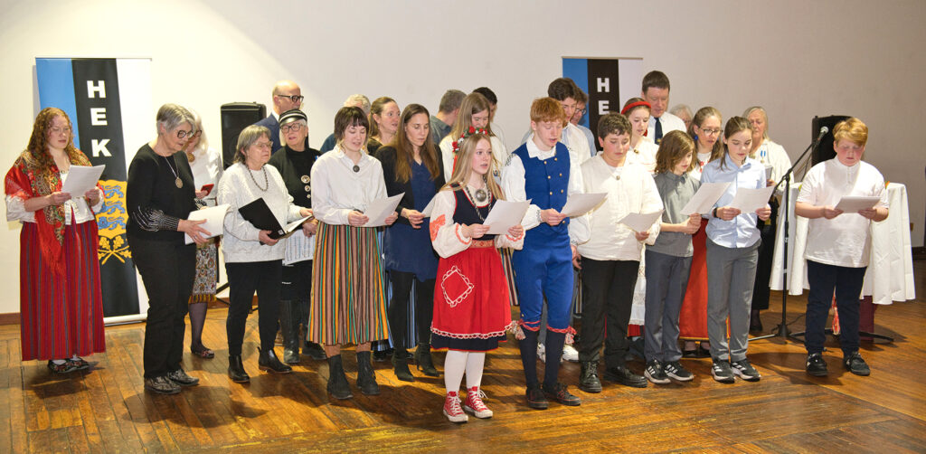 Esinemas Hamiltoni Eesti Kool ja Hamiltoni Eesti Segakoor. Foto: Peeter Põldre