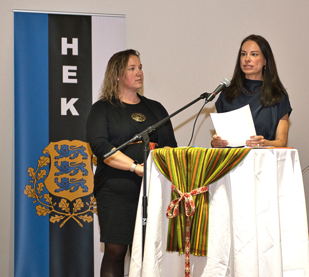 Hamiltoni Eesti Seltsi esinaine Kristiina Aasa ja laekur Riina Knowles. Foto: Peeter Põldre