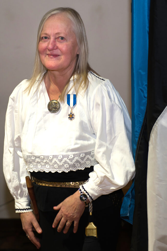 Hamiltoni eesti kogukonna tugisammas Lia Hess pälvis Eestlaste Kesknõukogu Kanadas kuldteenetemärgi. Foto: Peeter Põldre