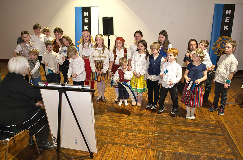 Laulavad Hamiltoni Eesti Kooli noorimad lapsed. Foto: Peeter Põldre