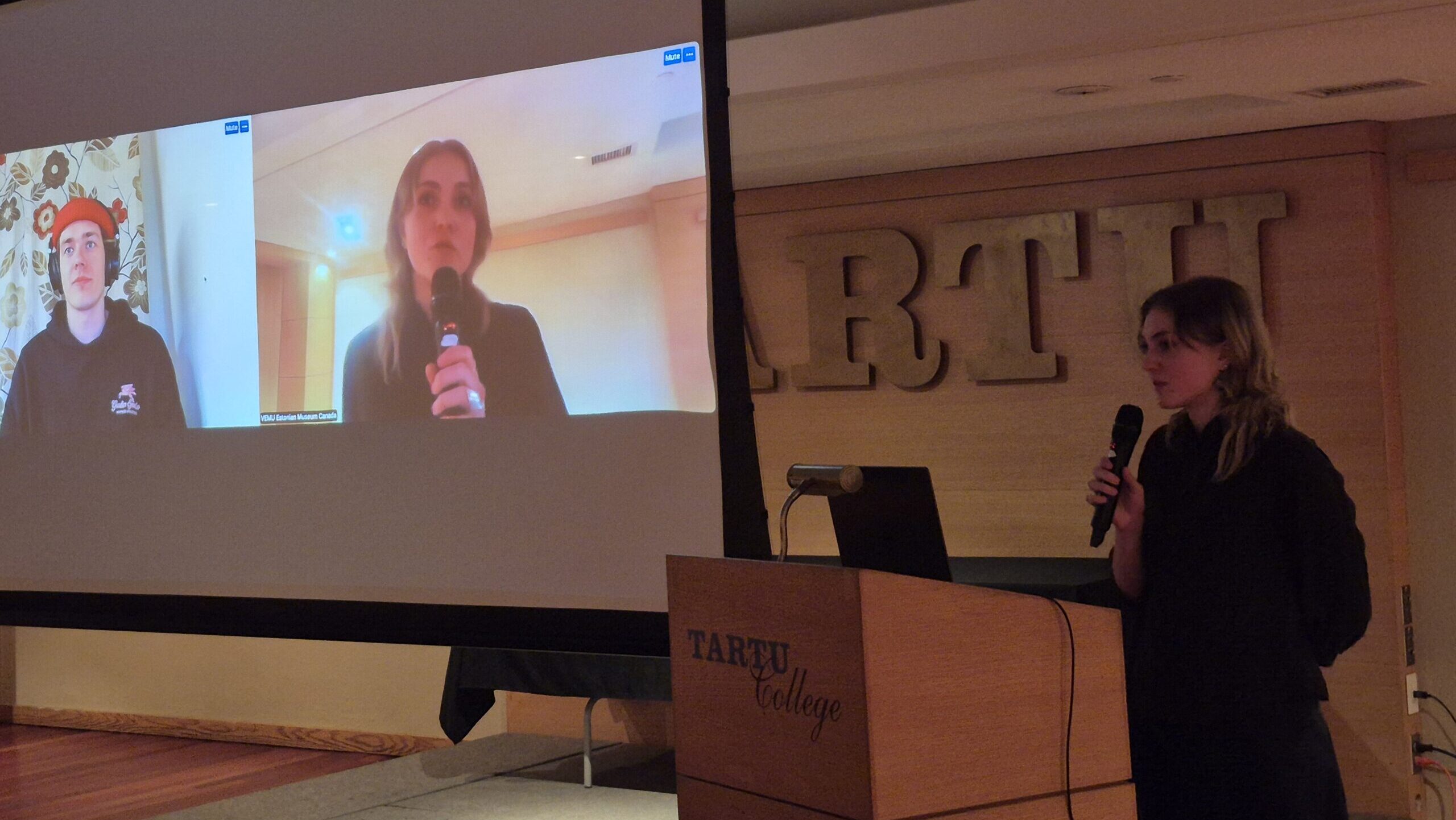 Kaisa Kasekamp chatting with Pikad Paberid director @meelpaliale, who introduced the film last Friday, by Piret Noorhani.