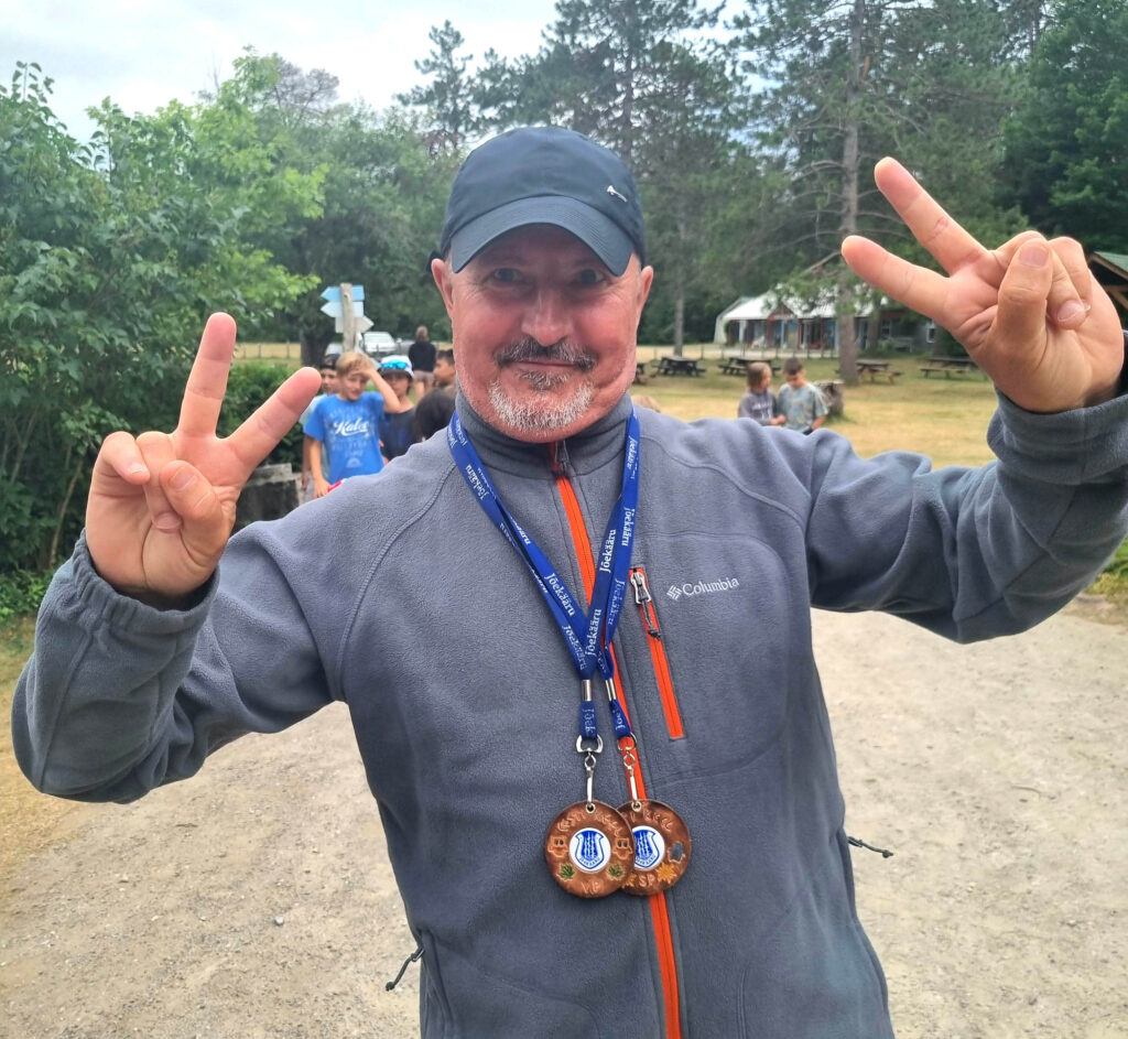 Tubli eesti keele edendajana sai Helmet korra suisa 2 eesti keele märki kaela. Foto: Riina Raja