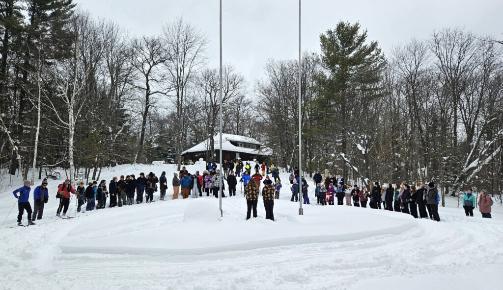 Karumõmmi lumelaagri pere laagri avamisel sõbrapäeval, 14. veebruaril. Foto: Mikk Jõgi