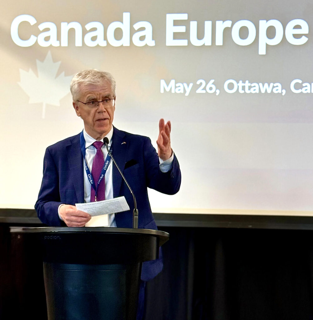 Eesti suursaadik Kanadas Margus Rava esinemas kokkuvõtva kõnega seminaril Canada-Europe Connects. Foto: © Ülle Baum