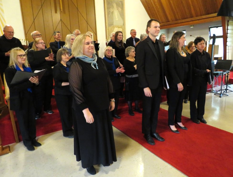Ees vas. Estonia Koori dirigent Ingrid Silm. Foto: Jaak Järve