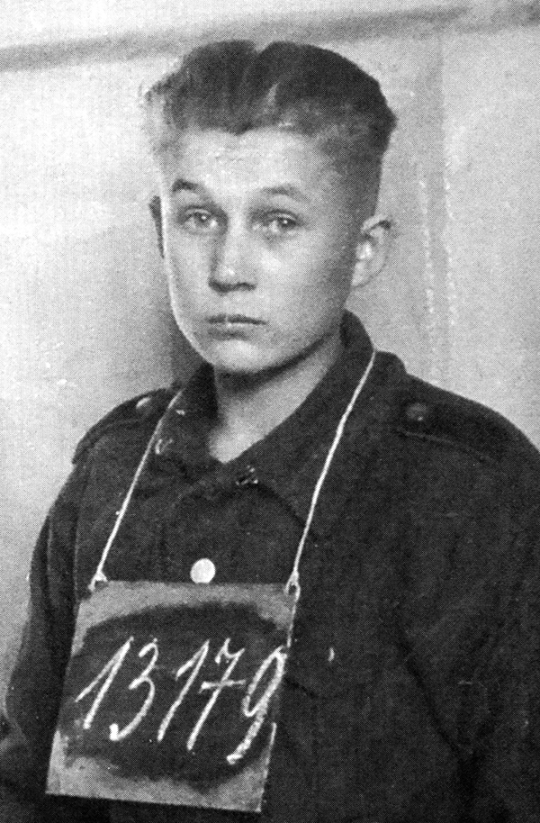 Heino Hallis Wismari laagris 1945.