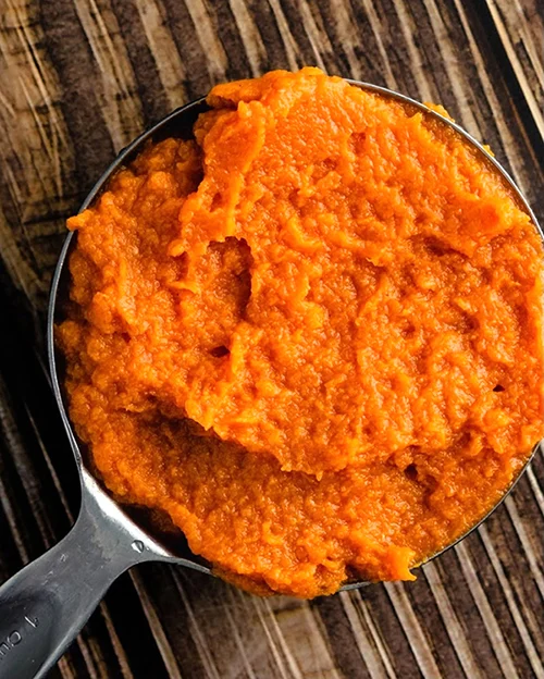 KÕRVITS. Kas sulle kõrvitsa/KOOK maitseb? (pumpkin pie) Aga ORANŽi värvi kõrvitsa/püree/SUPP? Eestis on jõulu/laual tihti kõrvitsa/SALAT. Need on KULDsed SÄRAvad marineeritud kõrvitsa KUUBIKud. KÕRVITSa/püree, nagu siin fotol, on IMEline (amazing) asi. See on tore PLÖGA (mush) kõrvitsa seest. Sellest võib saada SUPP või PUDER või KOOK või isegi brownie. Foto: Põhja-Tallinnas asuva Bekkeri PAGARi/äri Facebooki lehelt