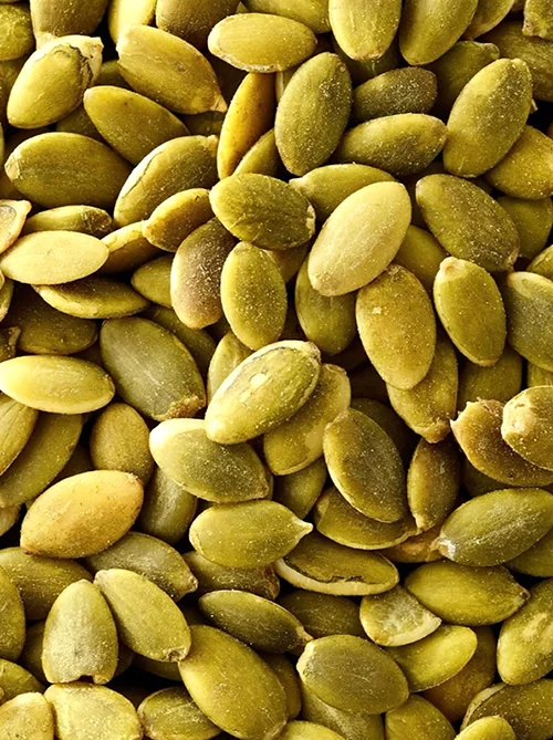 Kõrvitsa/SEEMNED (seeds). Üks seeme, sada seemet. RÖSTI need PANNi peal ära, siis on need eriti maistvad (tasty). Kõrvitsa seest seemneid võttes on nende peal VALGE KOOR (white shell, husk), mida võib ka süüa. Koore sees on tumeROHELINE seeme, mis on VITAMIINe ja MINERAAL/aineid täis. Tõeline super/toit. Foto: Bekkeri pagariäri